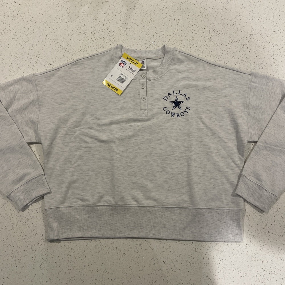 Cowboys NFL woman's Crop Tabirt Polyester/spandex Material Size Medium NWT
